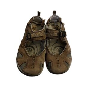 Woman’s Merrell sandals size 7